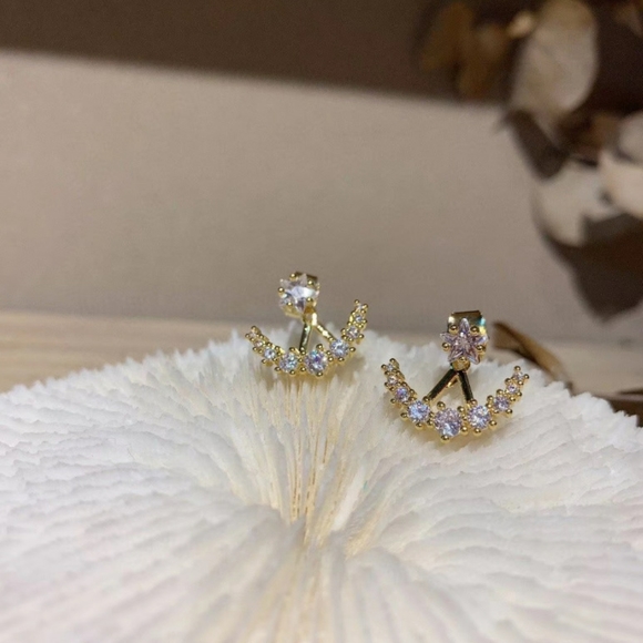 Delicate Beautiful Earrings - Picture 3 of 4